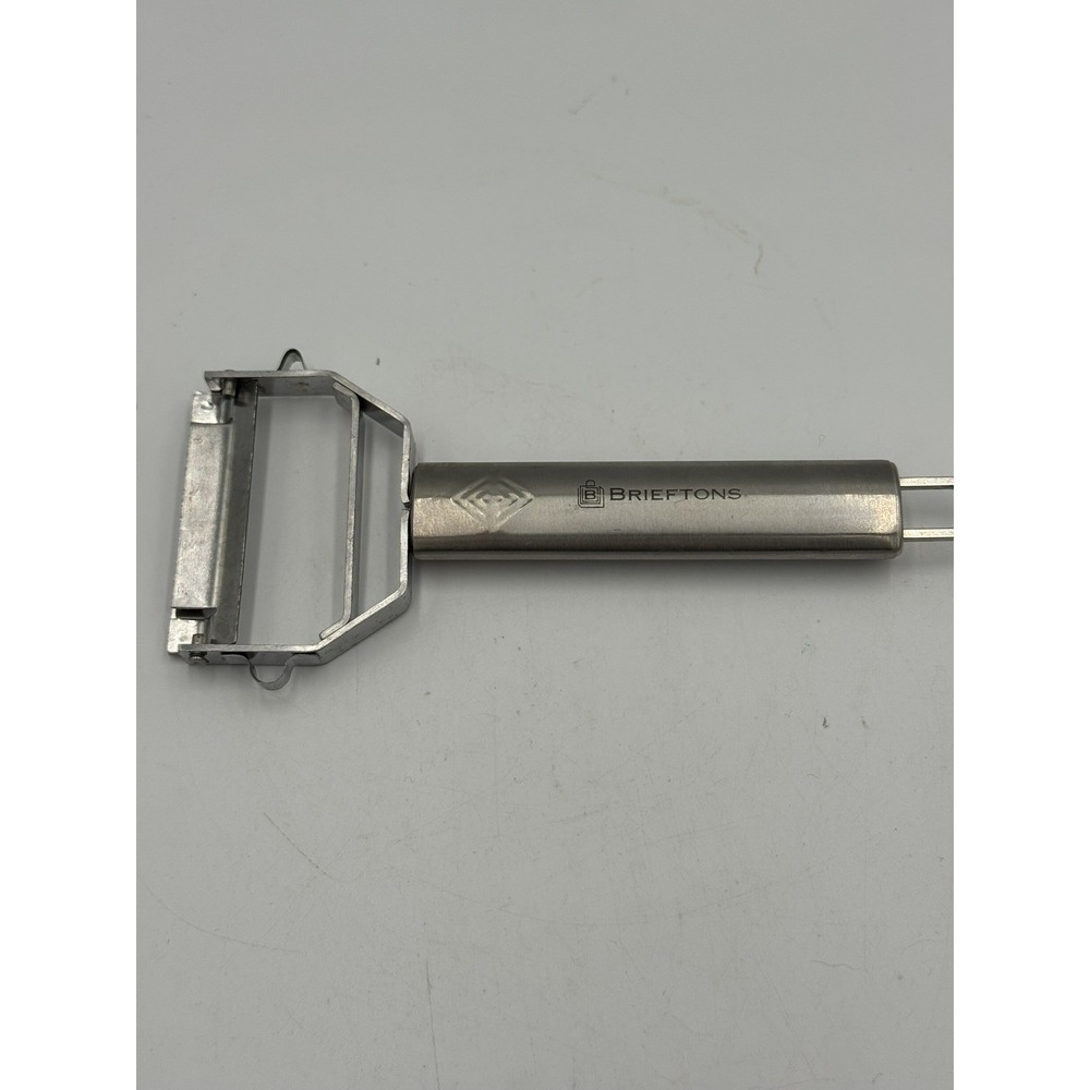 Stainless Steel Serrated Blade Vegetable Peeler Silver Manual